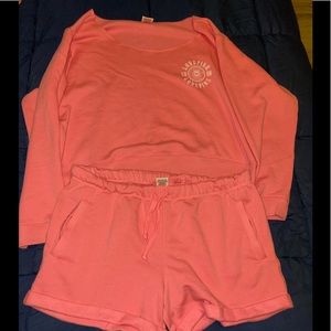 PINK Boyfriend Short & OFF THE SHOULDER SWEATSHIRT
